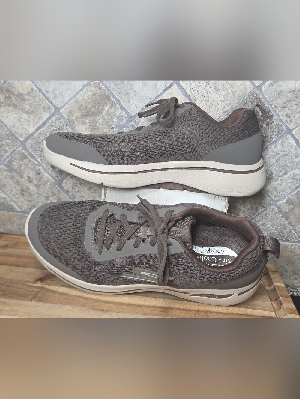 Skechers Mens Sneakers 9 M Go Walk Arch Fit - Idyllic Athletic Taupe